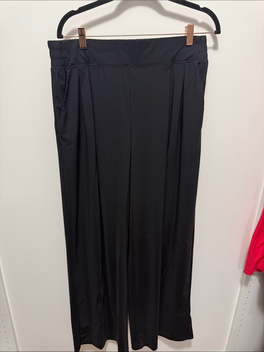 Old Navy Black Wide Leg Womenโs sleektek pants